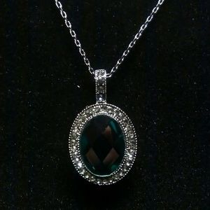Faux emerald pendant necklace